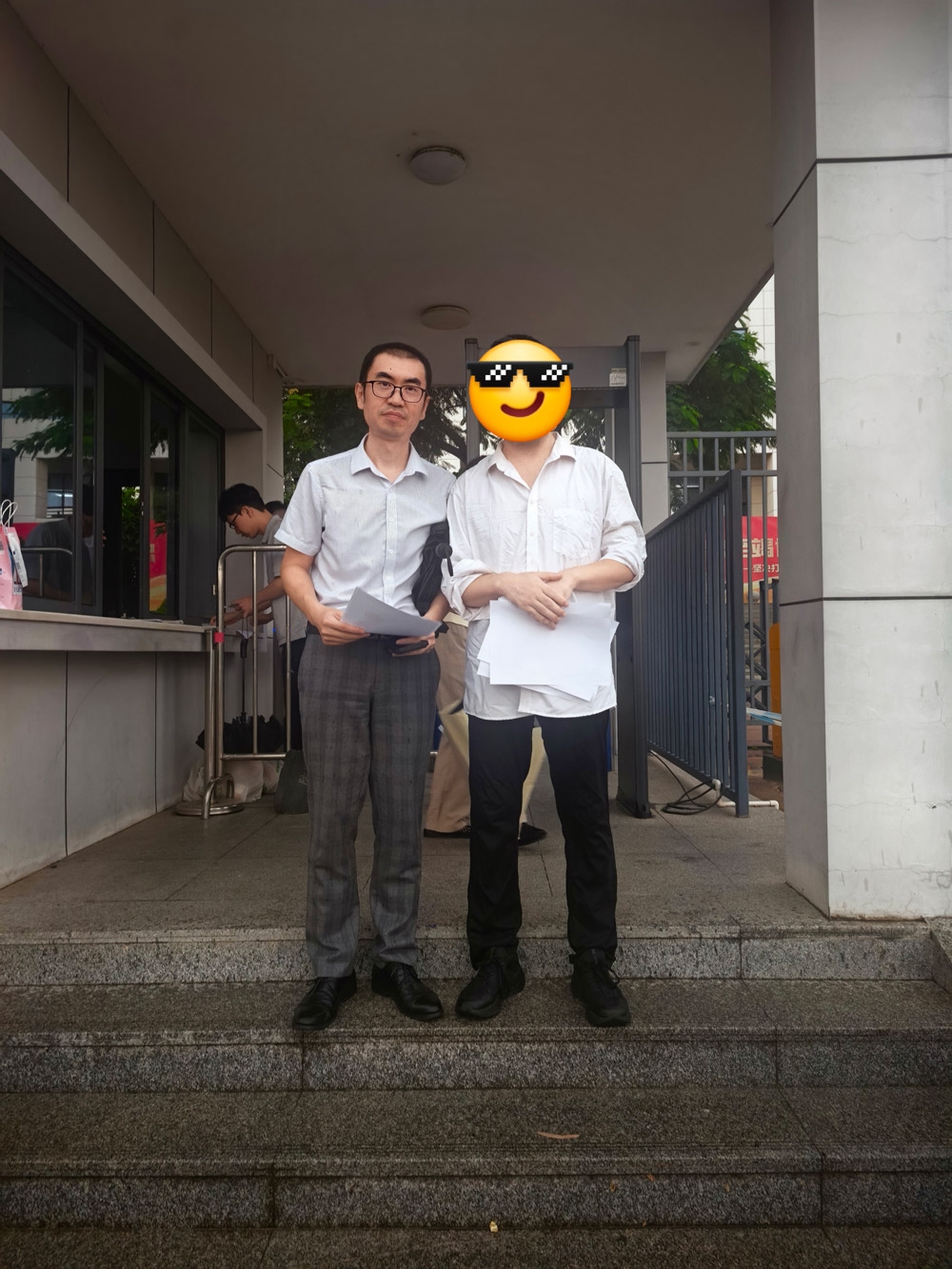 郭律师与当事人合影